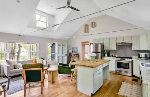 Hollowville Cottage | Vintage Country Home with Games, BBQ & Trails, & 20 Min to Hudson