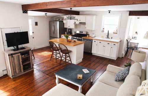 Highland Other | Vintage Farmhouse in the heart of Hudson Valley