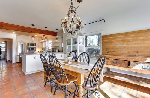 Larkspur House | Vintage Farmhouse w/Hot Tub in Larkspur