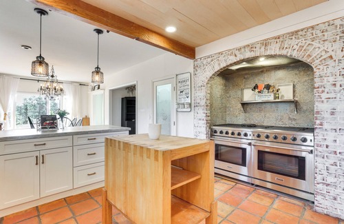Larkspur House | Vintage Farmhouse w/Hot Tub in Larkspur