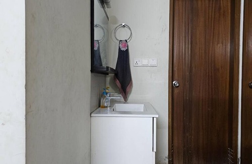 Dhaka Apartment | Vintage GreyRoom - Family Stay