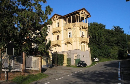 Borgo Po Apartment | VINTAGE HOUSE IN THE PARK ON THE HILL NEAR THE CITY CENTER