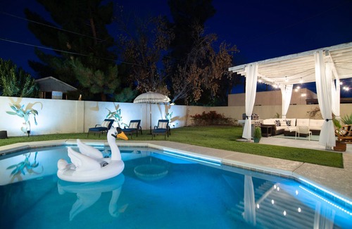 West Huntridge House | Vintage Las Vegas Home w/Pool - 5 Mins to Strip