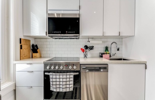 Palmerston - Little Italy Apartment | Vintage Little Italy 2 Bedroom