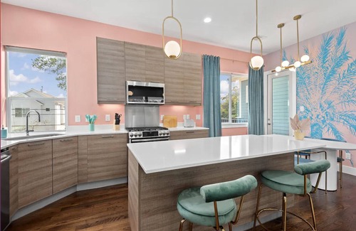 Northside House | Vintage Miami HideAway- Close to Downtown