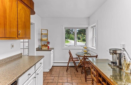 East Lansing Apartment | Vintage-modern apartment with hot tub!