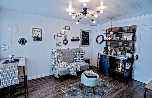 Mullan Apartment | Vintage Motel Riverside Apt. #7