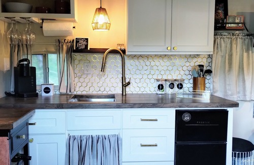 Steele Apartment | Vintage Restored Glamper - Unique Tiny Home w/Plunge Pool & Patio