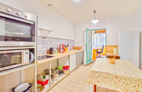Gornies House | Vintage Retreat by the Vis