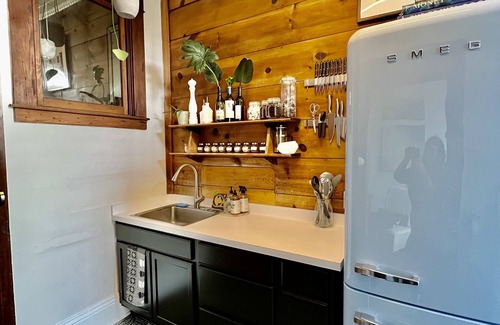 Lansing House | Vintage Soul Loft & Balcony - Old Town Lansing.