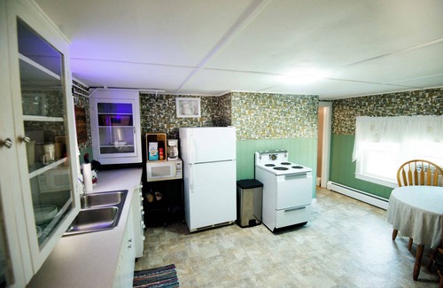 Dexter Apartment | Vintage-styled 1-bedroom apartment in delightful Dexter with AC
