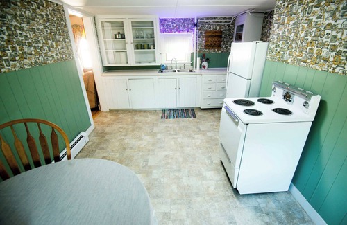 Dexter Apartment | Vintage-styled 1-bedroom apartment in delightful Dexter with AC