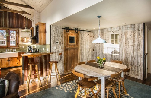 Red Point Cottage | Vintage Waterfront Cottage with Stunning Sunsets