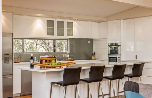 Quindalup House | Vintners - modern, 2bdrm wings, 3 acres nature setting