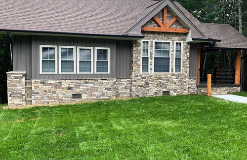 Thurmond Cottage | Viognier-Newly Constructed Cottage at Jones von Drehle with Master Suite