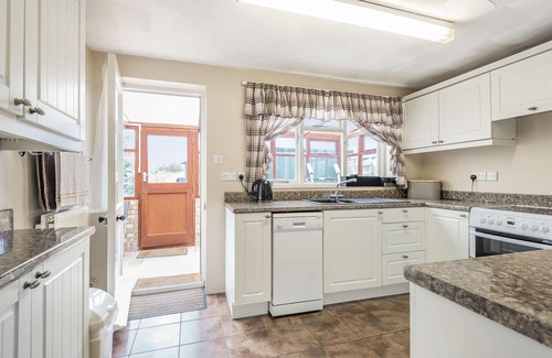 Feltwell Cottage | VIOLET COTTAGE, family friendly, with a garden in Feltwell