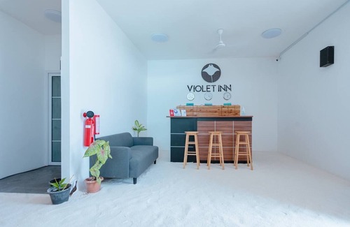 Mandhoo Hotel | VIOLET INN