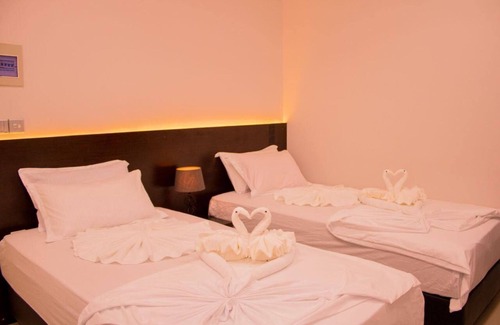 Mandhoo Hotel | VIOLET INN