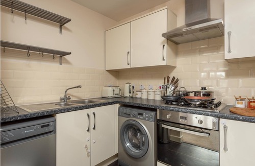 Fenny Stratford Apartment | Virexxa Bletchley - Executive Suite - 2Bed Flat with Free Parking