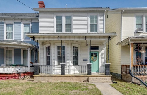 Clifton Forge West House | Virginia Getaway Near Douthat State Park