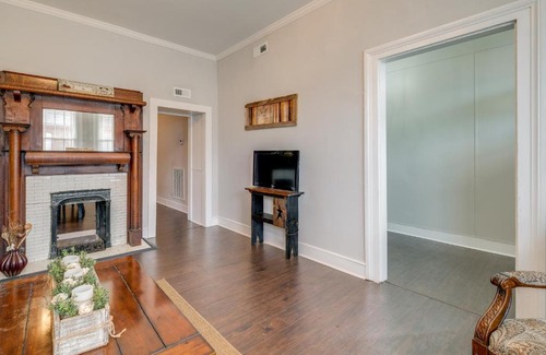Clifton Forge West House | Virginia Getaway Near Douthat State Park