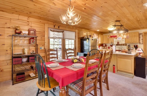 Fulks Run Cabin | Virginia Mountain Cabin w/Decks & Fireplaces