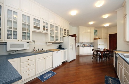 Saunderstown House | Visit Newport & Jamestown, Stay At Luxury Estate, Private Beach & Tennis Court