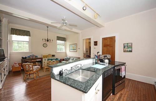 Saunderstown House | Visit Newport & Jamestown, Stay At Luxury Estate, Private Beach & Tennis Court