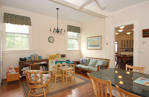 Saunderstown House | Visit Newport & Jamestown, Stay At Luxury Estate, Private Beach & Tennis Court