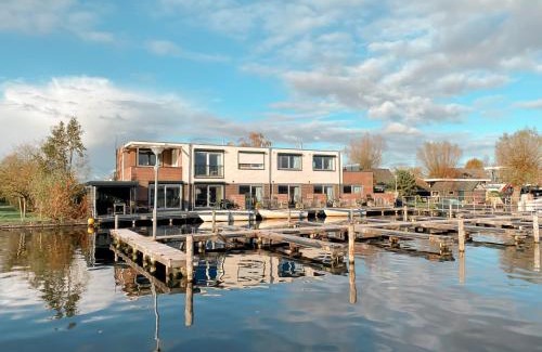 Vinkenkade Hotel | VISSERSLUST Rooms, Apartments and Houseboats