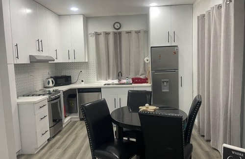 Canaan House | Vista Stays. The Cot
