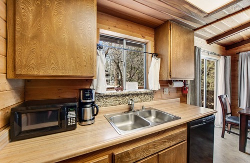 North Broadway Cabin | Vista Sugarloaf #329