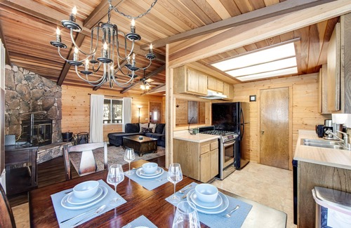 North Broadway Cabin | Vista Sugarloaf #329