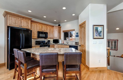 Pinebrook House | Vista Views *Pet Friendly