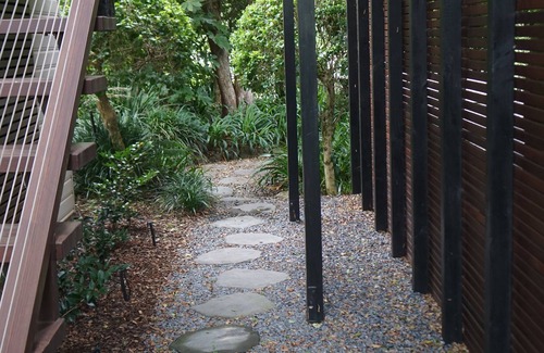 Mount Tamborine Cottage | Vista72 on Mount Tamborine. Entire house.