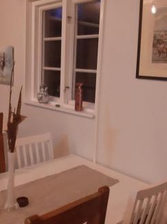 Sankt Olof Bed & Breakfast | Vita Stenen Rum och Restaurang