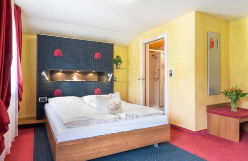 Unken Bed & Breakfast | Vitaloase to the Three Brothers - Romantikstadel