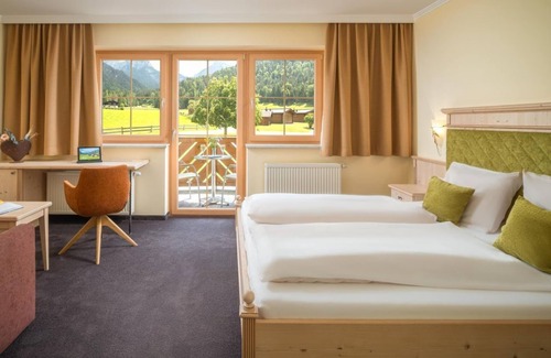 Unken Bed & Breakfast | Vitaloase to the Three Brothers - Romantikstadel