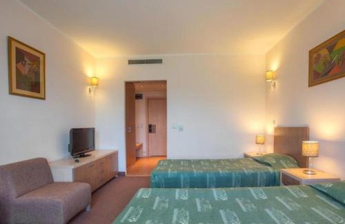 Studentski Grad Hotel | Vitosha Park Hotel - Free Indoor Pool & Parking