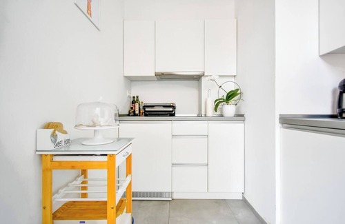 Sofia City Center Apartment | Vitoshka Area - 2BR - Smart TV - Kitchen - Metro