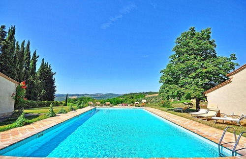 San Gimignano Apartment | Vittoriana 3 - Country house with swimming pool in San Gimignano, Tuscany