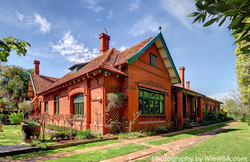 North Adelaide Apartment | Viva Music Apartment - Buxton Mansion