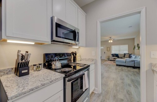 Cayce House | Viva Verde by Heartwood | 10 Mins to Downtown