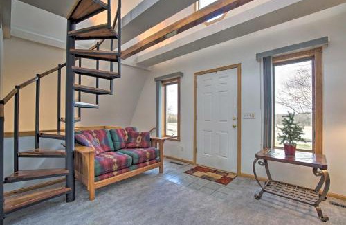 Towanda House | Vivid Cedar Ridge Cabin about 23 Miles to Wichita!