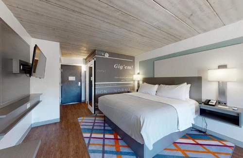 Redmond Terrace Hotel | voco College Station Aggieland by IHG