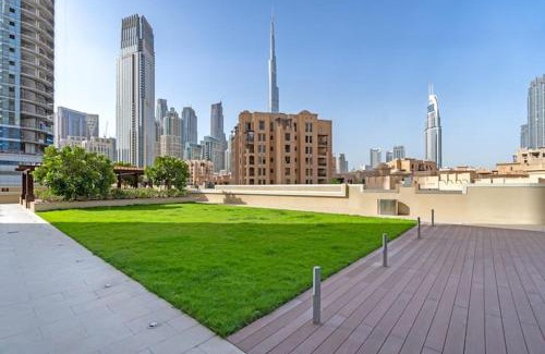 Madinat Zayed Apartment | Vogue Bellevue Downtown - Stylish One Bedroom Apartment with Balcony, Walkable to Burj Khalifa and Dubai Mall, Fully Renovated