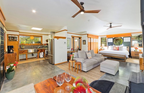 Volcano House | Volcano Tea House Cottage - Spa Bath, Hot Tub, and Fireplace with Japanese Decor