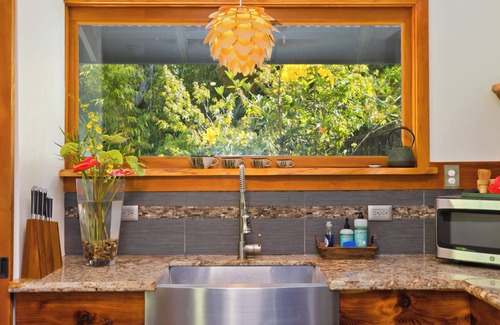 Volcano House | Volcano Tea House Cottage - Spa Bath, Hot Tub, and Fireplace with Japanese Decor