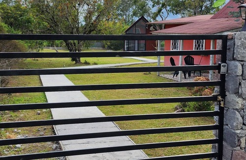 Volcan Cottage | Volcano View Cottage