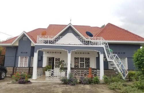 Ruhengeri House | Volcano View